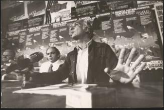 Marco Pannella speaking into a microphone