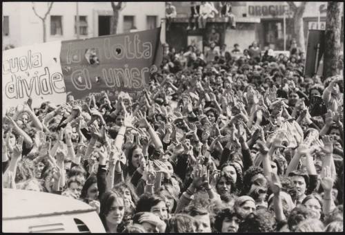 A large crowd of protesters at a feminist demonstration held by the MLD