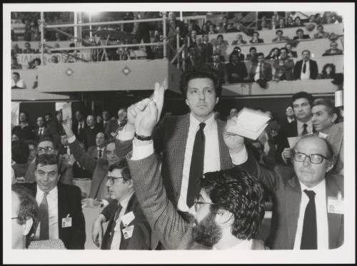 A large and crowded political forum including the politicians Publio Fiori and Gerardo Bianco