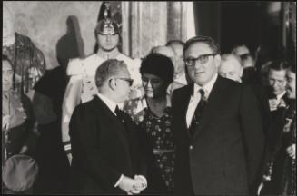Italian President of the Republic Giovanni Leone (left) with US National Security Advisor Henry Kissinger 1974