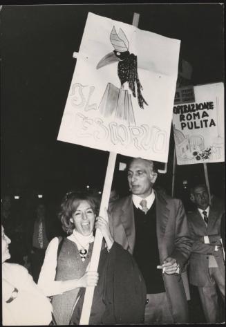 Marco Pannella at a pro divorce protest 