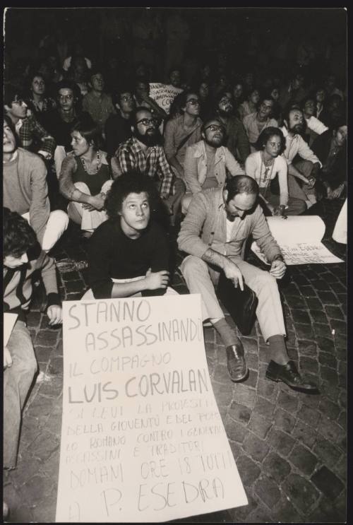 Protest in support of democracy in Chile, after the coup d'état of 1973, where Luis Corvalán and others were imprisoned by Augusto Pinochet