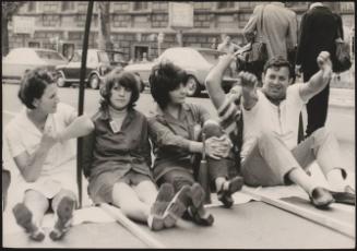 A line of sit-down protesters 