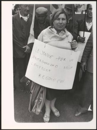 A women from Reggio di Calabria makes a feminist protest 