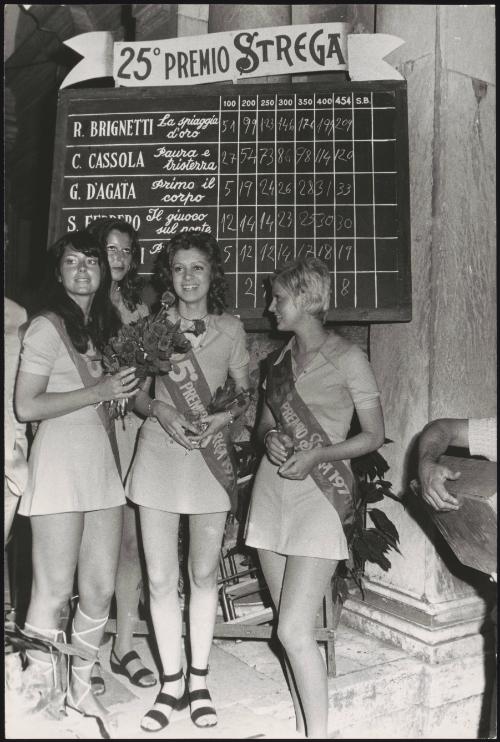1972. 26th Strega Prize. Hostesses stand by to present the prize to the winner Raffaello Brignetti