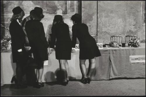 Hostesses prepare for the dinner at the 1975 Strega Prize 