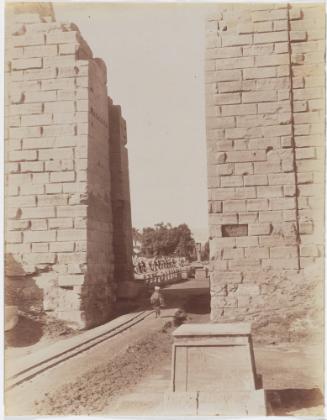 [The road of Sphinx]