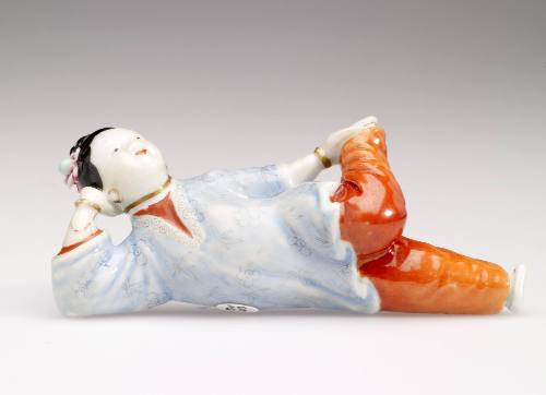 Snuff Bottle, moulded in the form of a reclining lady