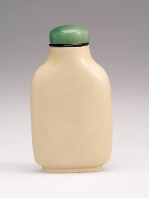 Snuff Bottle in Wood Covered in a Creamy Lacquer Imitating Ivory