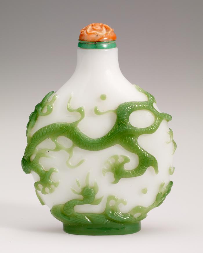 Snuff Bottle in Glass Overlay with Two Dragons