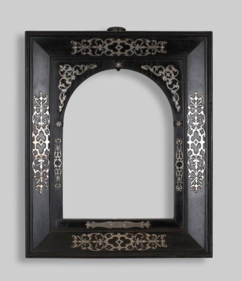Frame, Cabinet frame with arched spandrel (for sculpture)