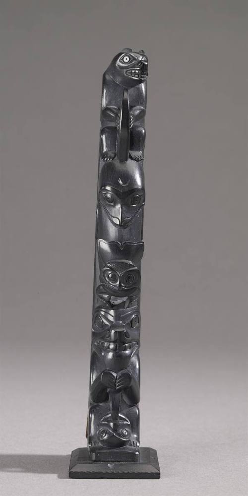 Model Totem Pole