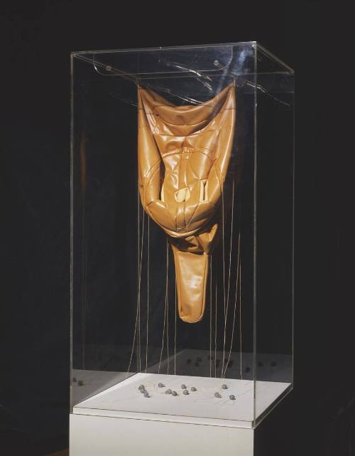 Model for a Giant Balloon in the Form of a Three-Way Plug