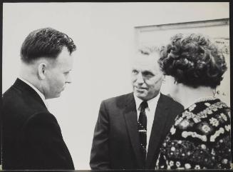 Isaacs Gallery Opening (three persons in conversation)