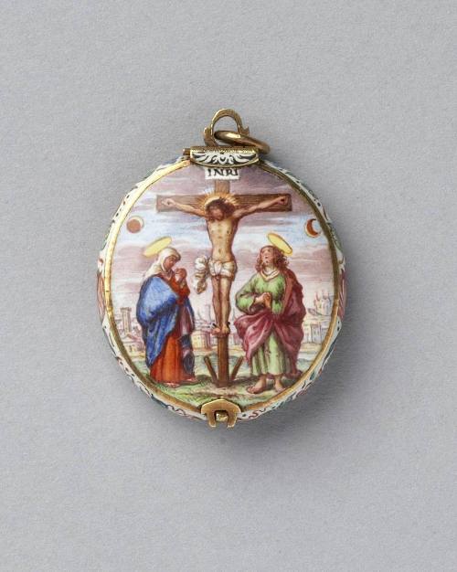 Locket: The Crucifixion