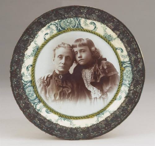Decorative plate with portrait of mother and daughter