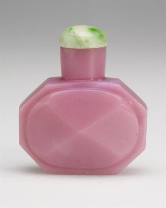 Snuff Bottle in opaque pink glass