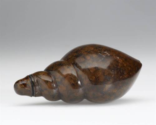 Snuff Bottle, moulded in the form of a conch shell
