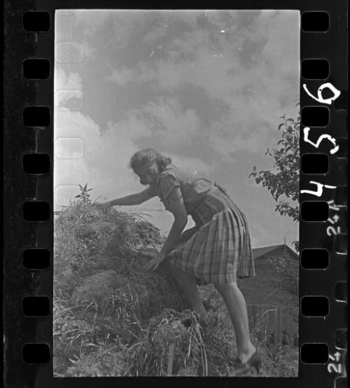 Stefania Schoenberg climbing down a hill