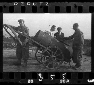 The removal of feces in the ghetto by men and women workers