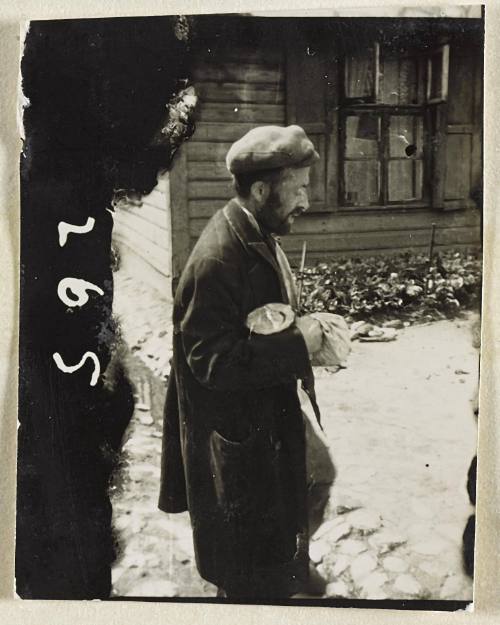 Contact Print #265 from Page #7 from Lodz Ghetto Album