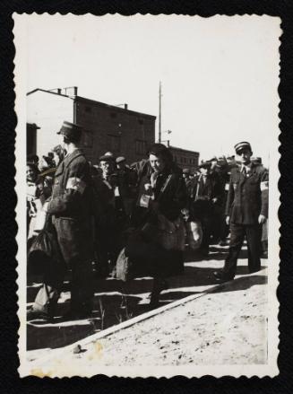 Residents heading for deportation led by ghetto police