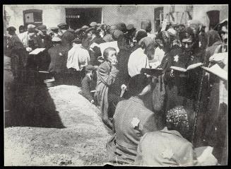 Gathering of ghetto residents