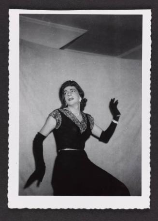 [Susanna in long black gloves, location unknown]

