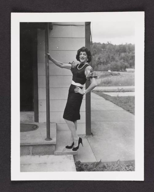 [Susanna on the steps, Chevalier d’Éon, Hunter, NY]
