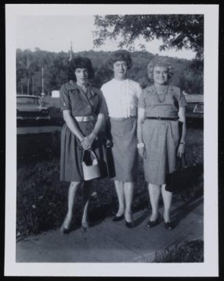 [Susanna and two friends outside, Chevalier d’Éon, Hunter, NY]
