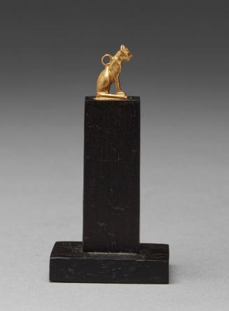 Solid Gold Seated Cat Amulet