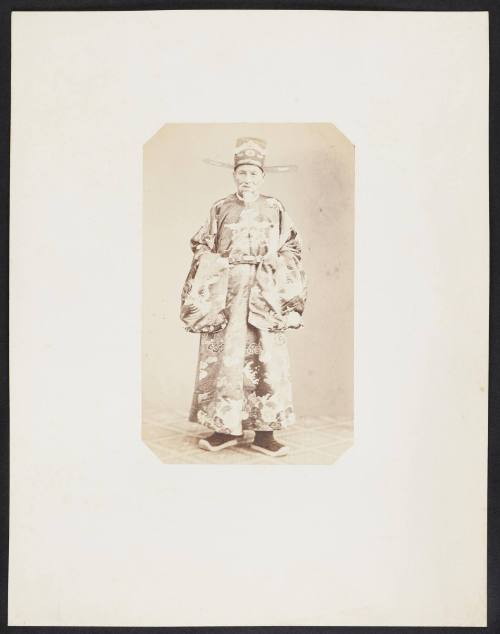 Ambassade Cochinchinoise à Paris. Frontal 142. Phan Thong Ging (68 ans) Vice grand Conseur du Royaume. Mandarin de 1e degré, 2e classe (grand Costume)