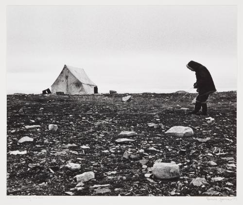 Charlie Aglukkak mending his net, Netsilik River camp