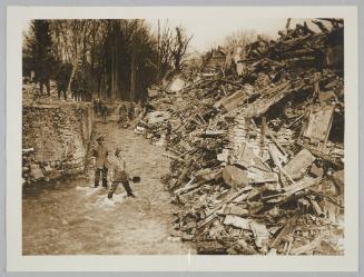 [Ruins of the chateau at Caulaincourt, on the Omignon River, 21 April 1917]